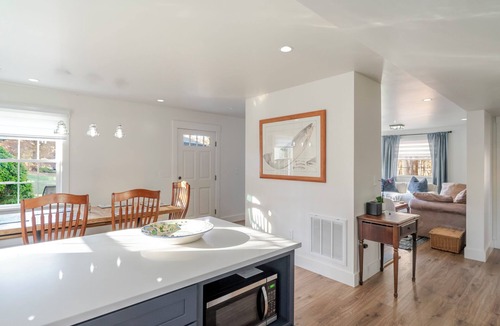 Keswick House | Chimney Corner- Keswick Home Close to Vineyards