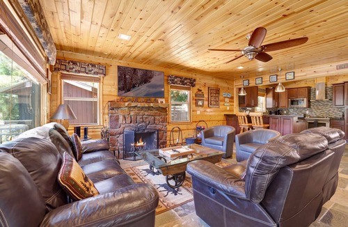 Boulder Bay Cabin | Circle Views Boulder Bay Retreat- Hot Tub- Games