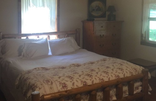 Harrison Cabin | “City Close and Country Quiet” Lovely Little Cedar Cabin on 18 Acres!