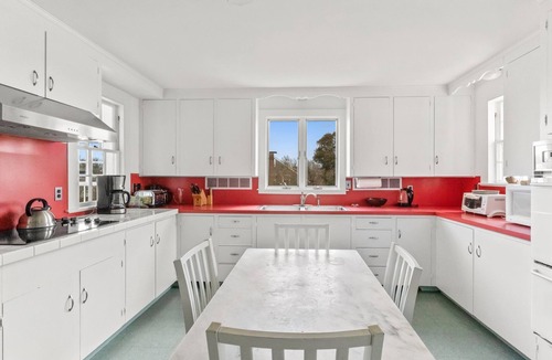 Chatham House | Classic Waterfront Chatham Estate