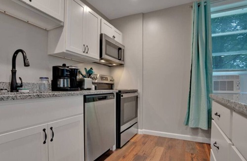 Gorham Apartment | Clean 1BD | Quiet | Long Term Friendly
