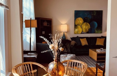 Old Town Winchester Apartment | Cleveland Park awesome Winchester 2 BR 1st fl apt. walk to everything!