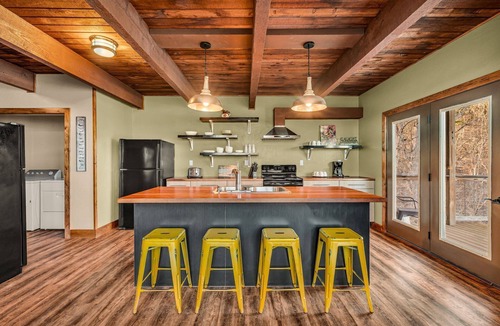 Dora House | Cliff House: A Spacious Riverfront Home for Gathering Together