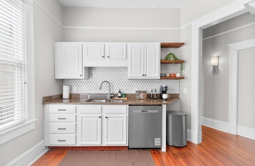 Springfield House | Close to Everbank Stadium- Historic Duplex - Mini-Golf - Large Groups