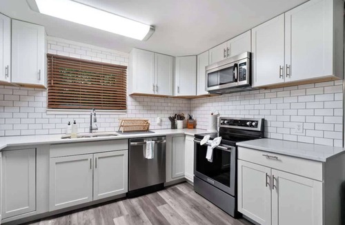 Kabletown Cottage | Close to Hiking | Hot Tub | Fire Pit | Pets OK
