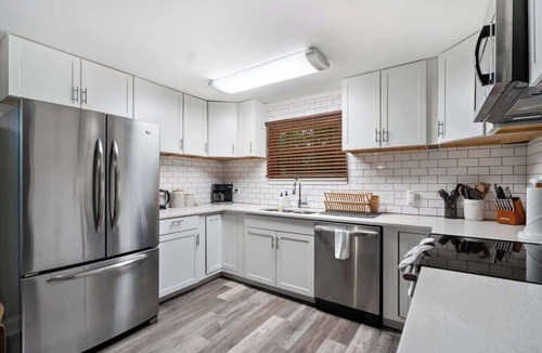 Kabletown Cottage | Close to Hiking | Hot Tub | Fire Pit | Pets OK