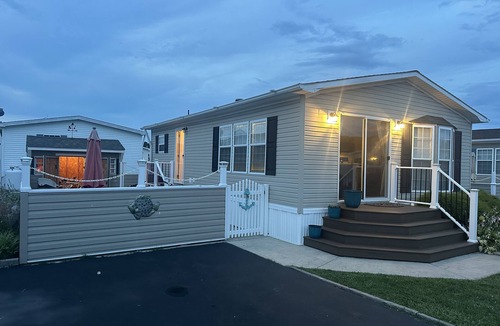 Berlin House | Coastal Cottage - 2BR Home with 2 Pools, pond, & 1000ft pier in Assateague Point