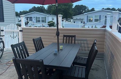 Berlin House | Coastal Cottage - 2BR Home with 2 Pools, pond, & 1000ft pier in Assateague Point