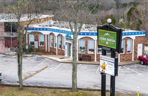 Branson West Hotel | Colonial Mountain Inn Branson MO