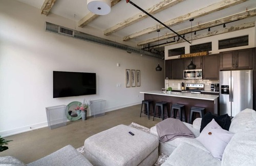 Italian Village Apartment | Columbus Electric Factory Flat - Short North