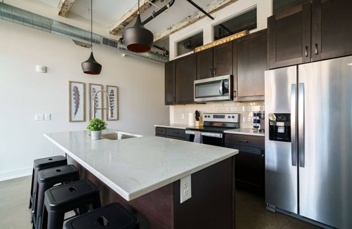 Italian Village Apartment | Columbus Electric Factory Flat - Short North
