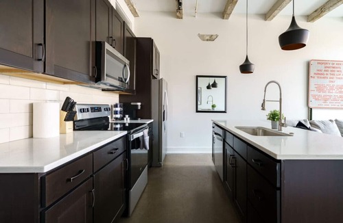 Italian Village Apartment | Columbus Electric Factory Flat - Short North