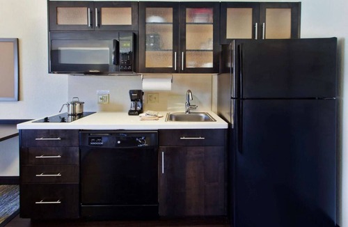 West Des Moines Hotel | Come Create Memories w/Fun-filled Adventures at this Paradise! w/Full Kitchen!