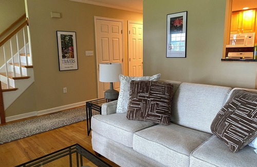 Saratoga Springs House | Come enjoy this beautiful home on Saratoga Lake!