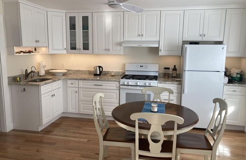 Gloucester House | COME STAY AT THE MERMAID COTTAGE ON LANES COVE !
