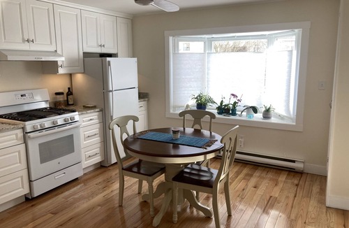 Gloucester House | COME STAY AT THE MERMAID COTTAGE ON LANES COVE !