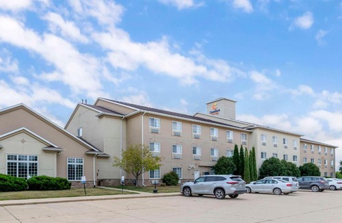 Cedar Falls Hotel | Comfort Suites Cedar Falls Industrial Park