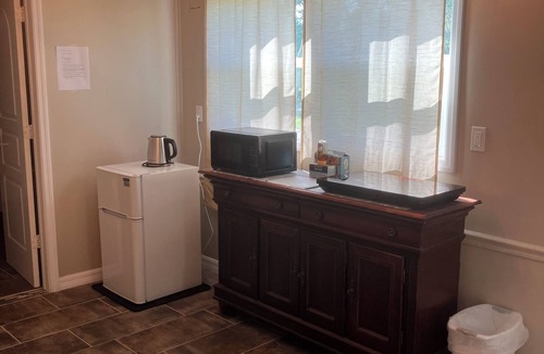Rock Ridge Apartment | Comfortable 1-bedroom apartment close to Beach with AC- Vero Beach