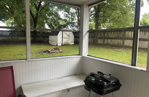 Covington Cottage | Comfortable Charming Convenient in Covington TN