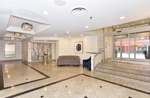 Bay Street Corridor Apartment | Comfortable Downtown Apartment