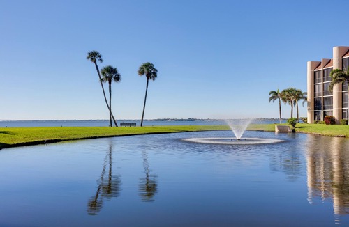 Jensen Beach Condo | Comfortable Jensen Beach Condo w/Pool View!