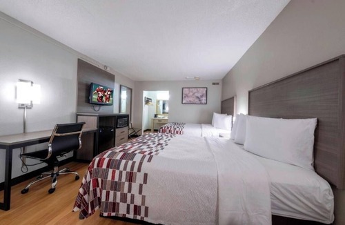 Charlottesville Hotel | Comfortable & Pet-Friendly Room Perfect for Budget Travelers in Charlottesville
