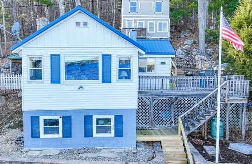 Oxford Cottage | Comforting lakefront cottage with gas fireplace, washer/dryer, firepit, & patio