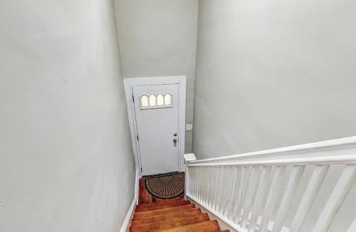 Woodlawn Apartment | Comfy and Quaint 15m to Downtown
