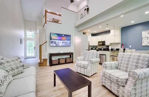 Lake Harmony House | Comfy Poconos Getaway: 3 mins to Big Boulder Lake, BEACH CLUB ACCESS