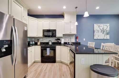 Lake Harmony House | Comfy Poconos Getaway: 3 mins to Big Boulder Lake, BEACH CLUB ACCESS