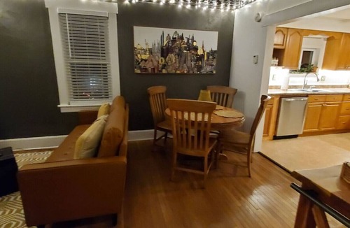 Elim House | Completely updated Cozy 2 Bedroom Home with View!