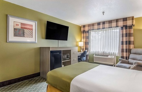 Poulsbo Hotel | Convenient Accommodation in GuestHouse Poulsbo! Free Breakfast and Parking!