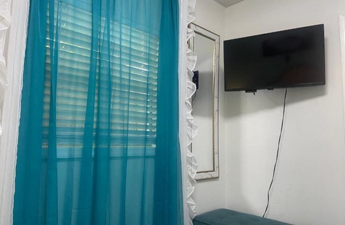 West Palm Beach Apartment | Convenient and Private Downtown 1BR Near Beach