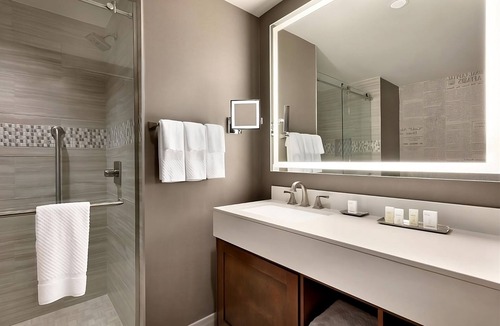 Berkeley Heights Hotel | Convenient Stay in New Jersey! 2 Comfortable Units, Free Breakfast, Onsite Pool!
