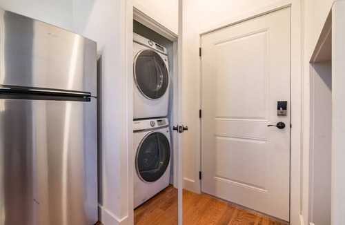 Corn Hill House | Cornhil 1Bed-EquippedKitchen,HighFalls,DT,TV WiFi