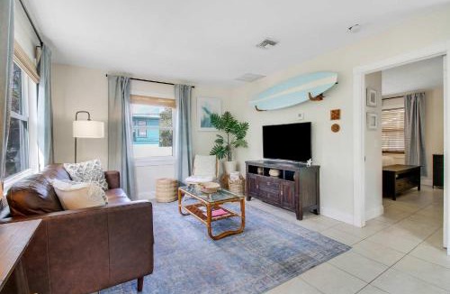Flamingo Parks Apartment | Cottage 3 on Penn - Pool