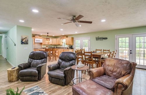 Cotter House | Cotter Home w/ Deck ~ 1 Mi to Big Spring Park!