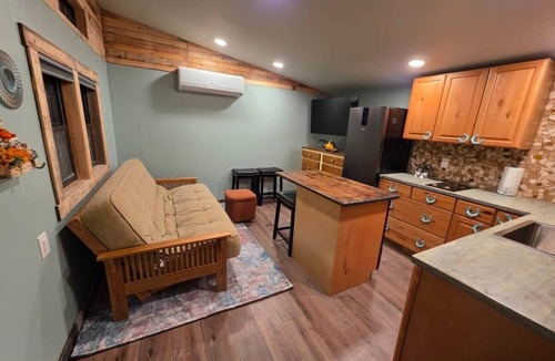 Athens House | Country Chic Cottage w/FREE EV Charging