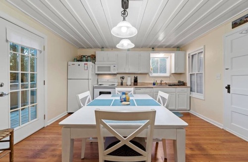 Gordonsville Cottage | Country Cottage with Modern Amenities