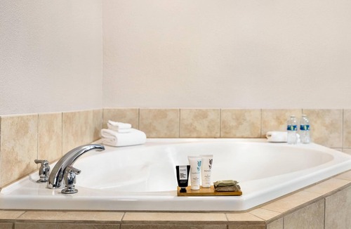 Meridian Hotel | Country Inn & Suites by Radisson, Boise West - Meridian