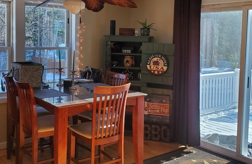 Epping House | Country setting close to hiking, shopping. And sig sauer training facility