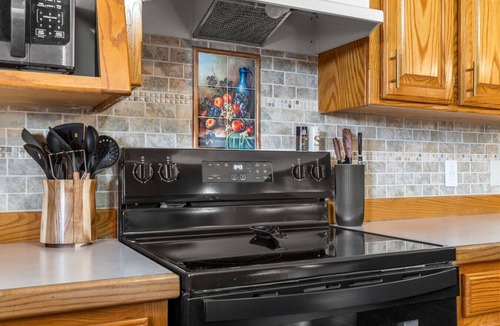 Theodosia House | Countryside Views | Sleeps 20, Hot Tub, Fire Pit