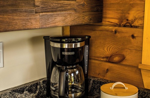 Jasper Cabin | Couples Retreat- 2 King Beds, Outdoor TV + Fire Pit, Near the Buffalo River!