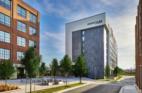 Locust Point Hotel | Courtyard Baltimore Downtown/McHenry Row