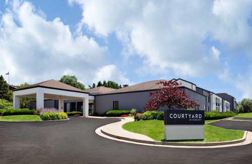 Moon Township Hotel | Courtyard by Marriott Pittsburgh Airport