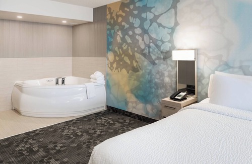 Vaughan Hotel | Courtyard by Marriott Toronto Vaughan