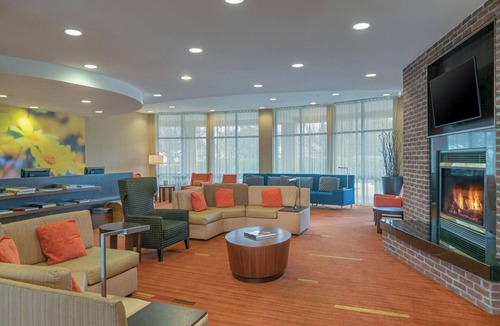 Salisbury Hotel | Courtyard Salisbury | 2 Queens | Near Salisbury U, TidalHealth, Pool Fun