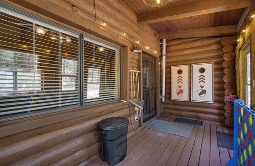 Strawberry Cabin | Covered Deck, Private Acreage: Log Cabin in Pine