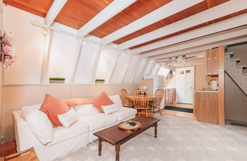 Intervale Ski Chalet | Cozy 1 Bed Chalet w/King Bed & Indoor Fireplace
