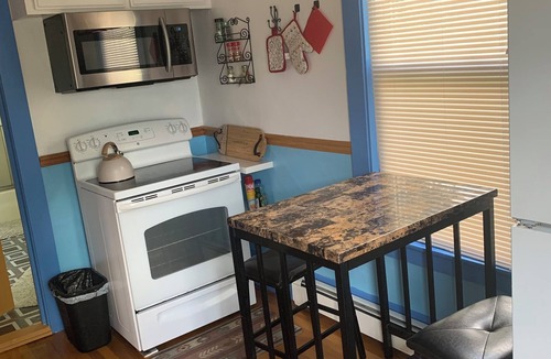 Sanford Apartment | Cozy 1-bedroom apartment in charming Sanford within 20 minutes to Maine beaches